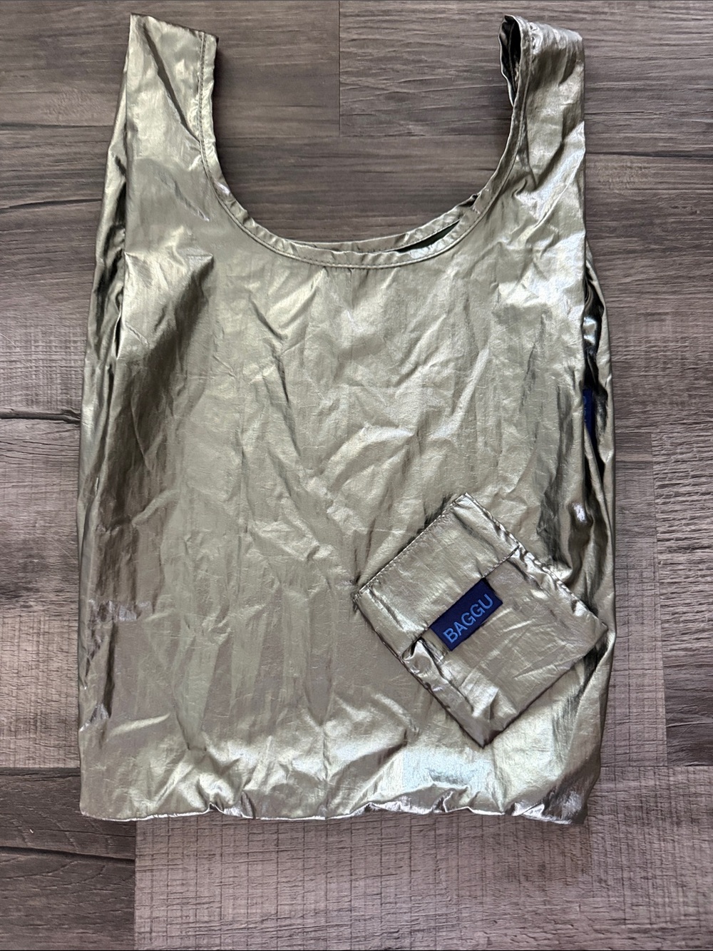 BAGGU Metallic Silver-Olive Green Foldable Tote with matching pouch! Rare find!